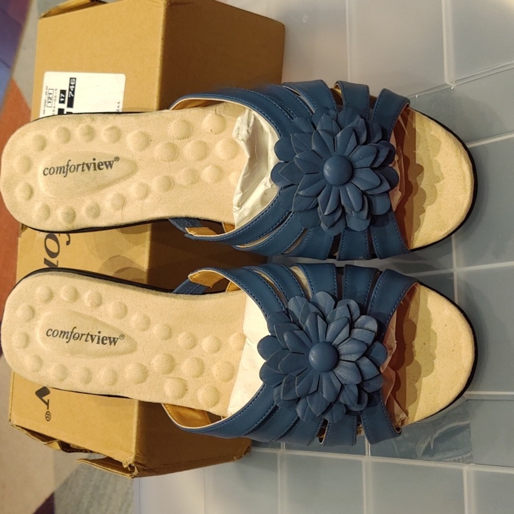 Women's size 11 slide sandals